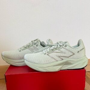 New Balance Women’s FuelCell Propel v5
